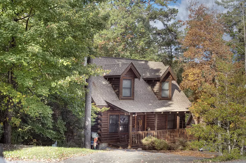 smoky mountain cabin during the fall