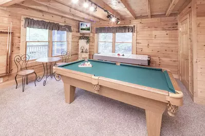 Game Room in Bear Right Inn Large Cabin at Eagles Ridge