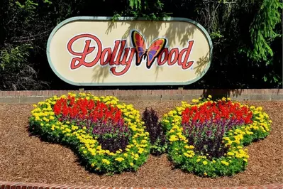 Dollywood park sign