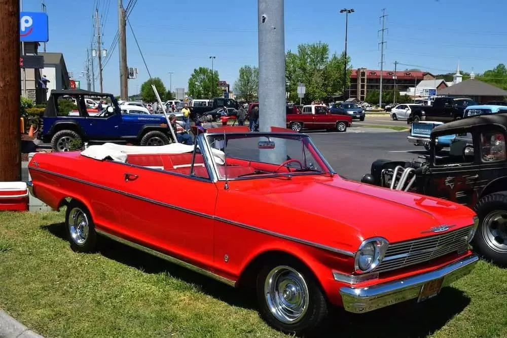 red chevy at pigeon forge rod run