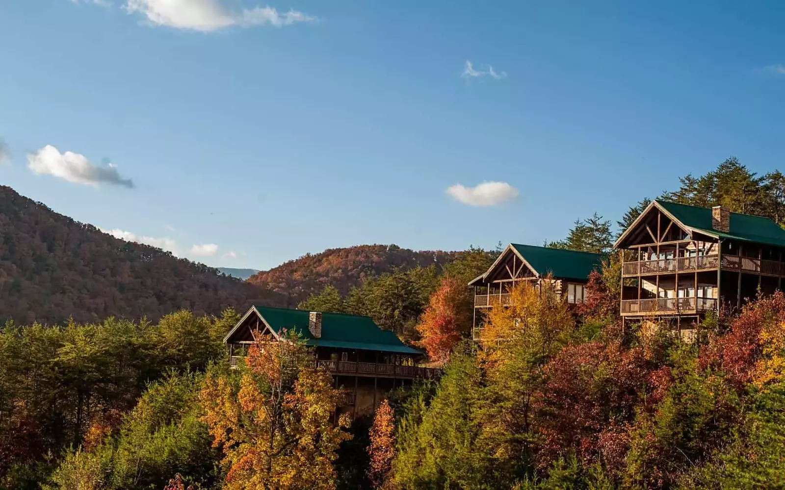 Scenic photo of Pigeon Forge cabin rentals in the mountains in the fall.