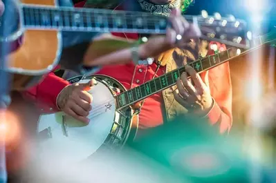 banjo player performing in bluegrass band