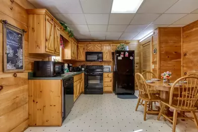 ER16 - Six Bear Lodge Cabin 10