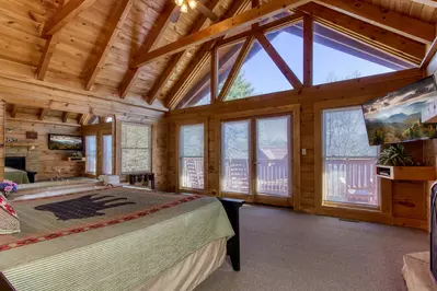 ER16 - Six Bear Lodge Cabin 14