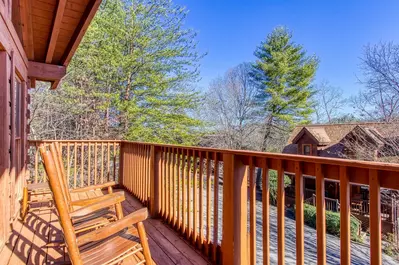 ER16 - Six Bear Lodge Cabin 16