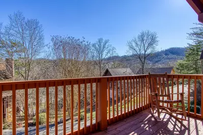 ER16 - Six Bear Lodge Cabin 17