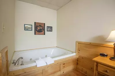 ER226 - Locker's Mountain Hideaway 14