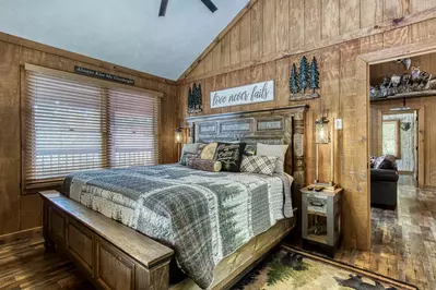 ER26 - Sasquatch Inn 13