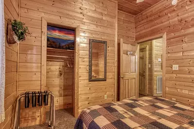 ER305 - Bear Right Inn 17