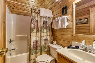 ER305 - Bear Right Inn 18