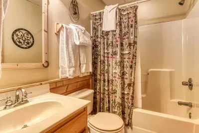 ER305 - Bear Right Inn 48