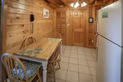 ER36 - Cozy Creekside 9