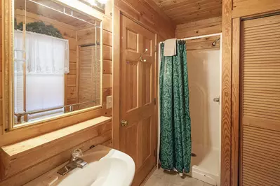 ER38B - Grandma's Hideaway 13