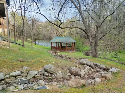 ERN832 - Lakeside Hideaway 35