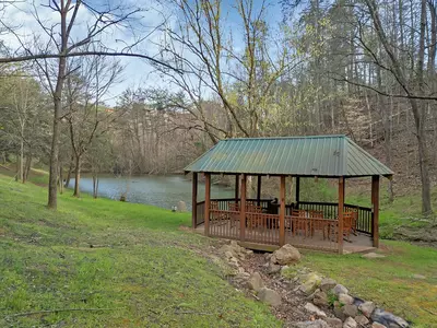 ERN832 - Lakeside Hideaway 36