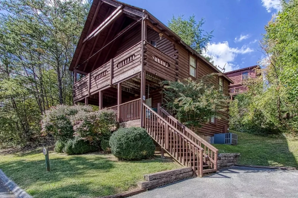 a bears life is one of our cabins near Dollywood