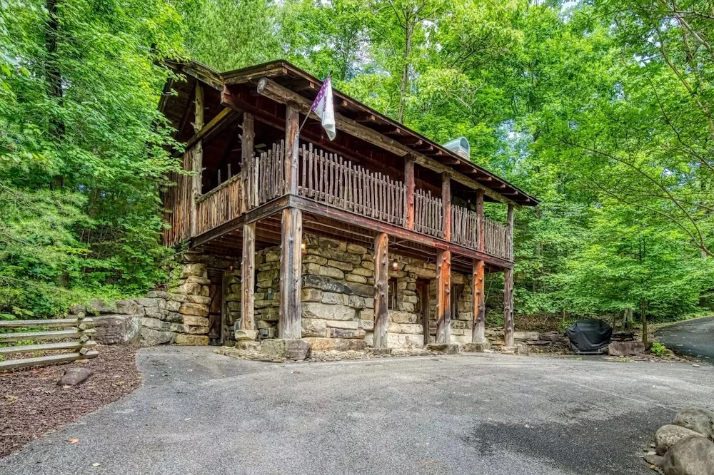 rachel's tree houseis one of our 1 bedroom cabins in Pigeon Forge