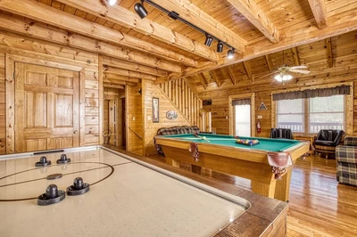 bear right inn is at top cabin at Pigeon Forge cabin resorts