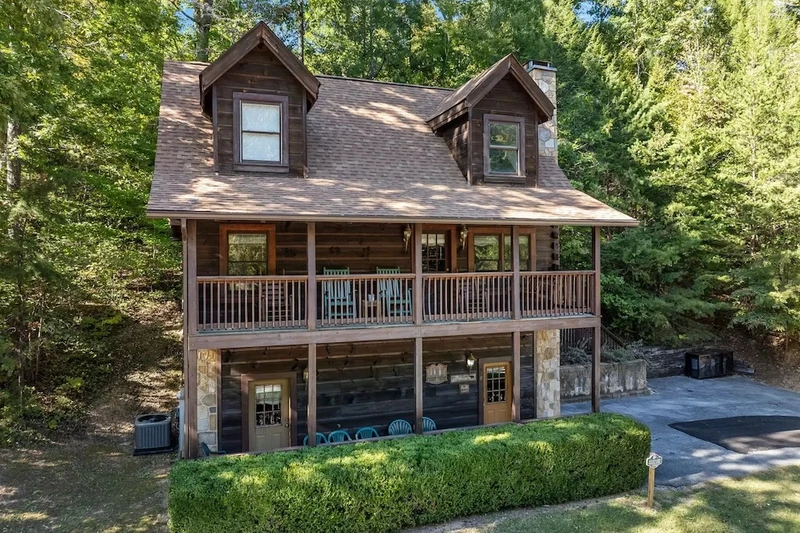 possum hollow is one of our Pigeon Forge resort cabins