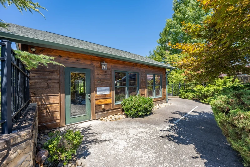 174723878