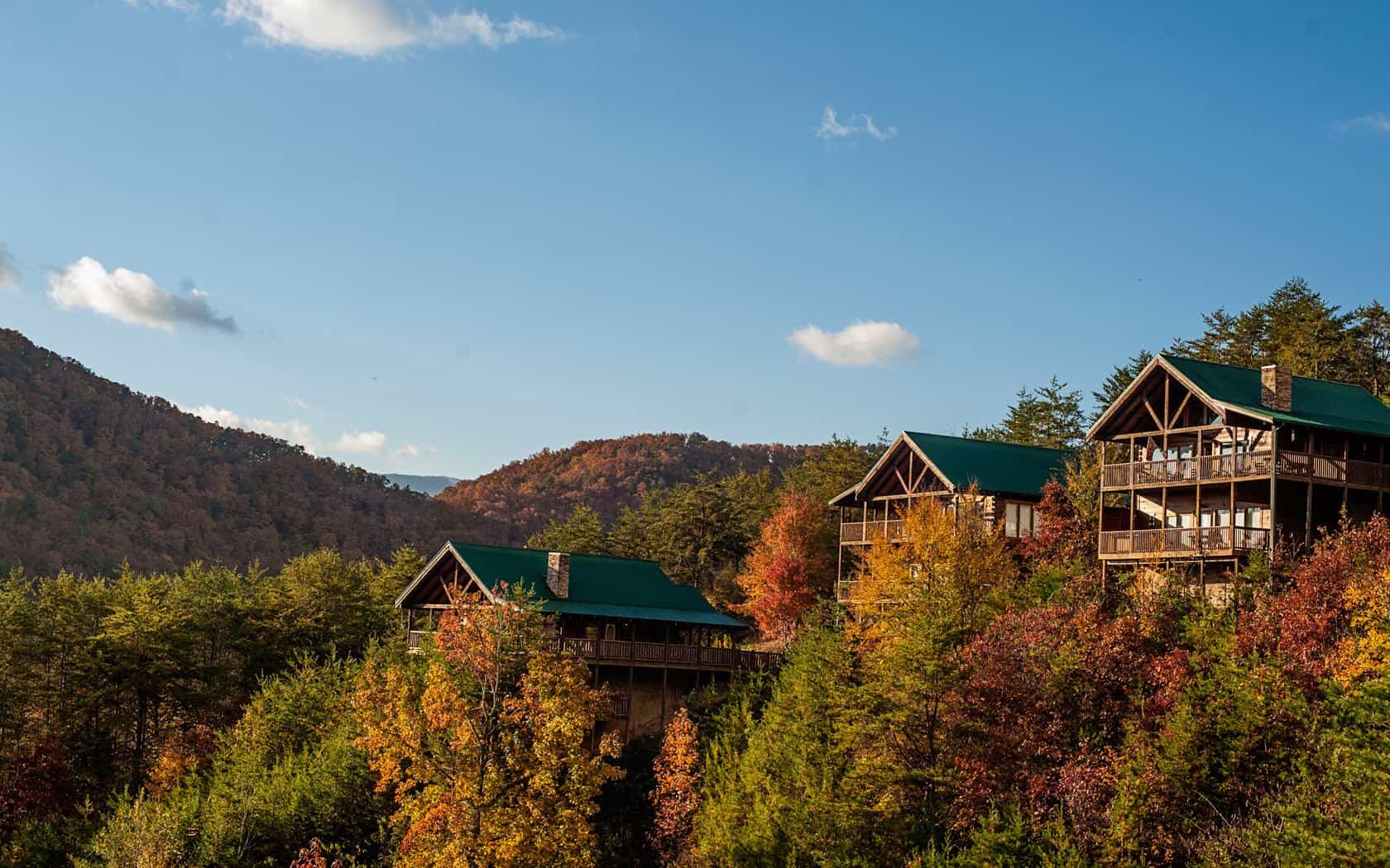 Scenic photo of Pigeon Forge cabin rentals in the mountains in the fall.