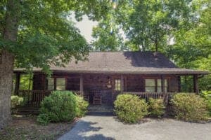 bear tracks 2 bedroom cabin in pigeon forge