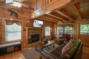 ER lakeside getaway living room in cabins in Pigeon Forge 